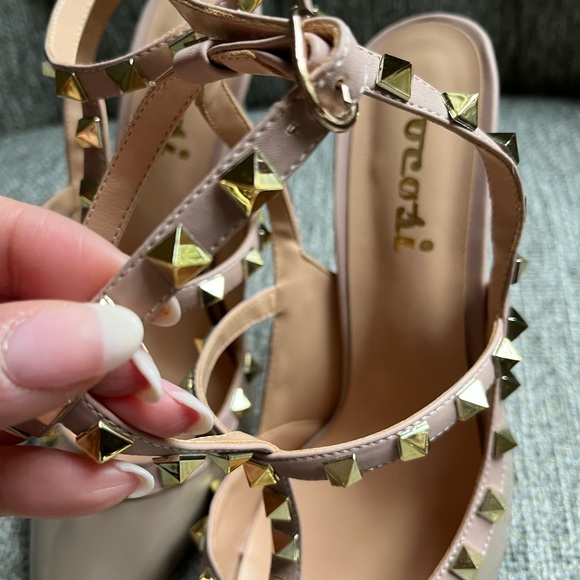 - Woman’s vegan leather gold studded heels. Size 8.5 - Picture 10 of 12